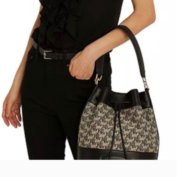 NWT, LAUREN RALPH LAURENMonogram Large Andie Drawstring Bucket Bag - Picture 4 of 7